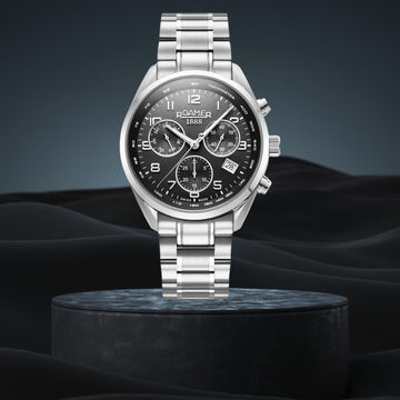 Roamer Pro Chrono 993819-41-44-20 χρονογράφος με ασημί ατσάλινο μπρασελέ και στρογγυλό μαύρο καντράν διαμέτρου 44mm.